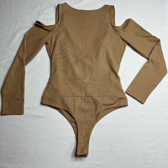 GUESS One Piece Open Shoulder Light Brown Body Suit Size‎ M super cute - Picture 10 of 10